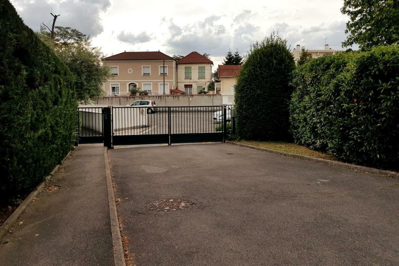 Grand studio centre ville proche Paris Disney Vincennes Appartamento Joinville-le-Pont Esterno foto